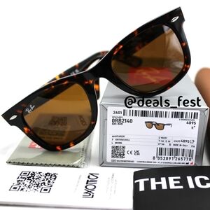 Model Display Ray-Ban Wayfarer Brown Tortoise RB2140